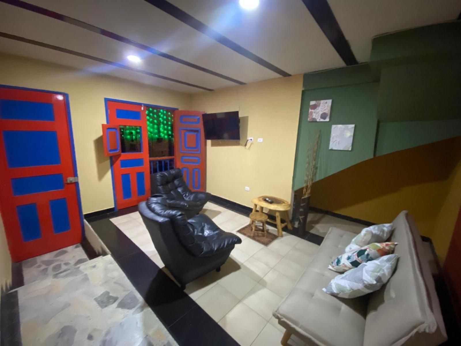 Casa Naranja 2 *